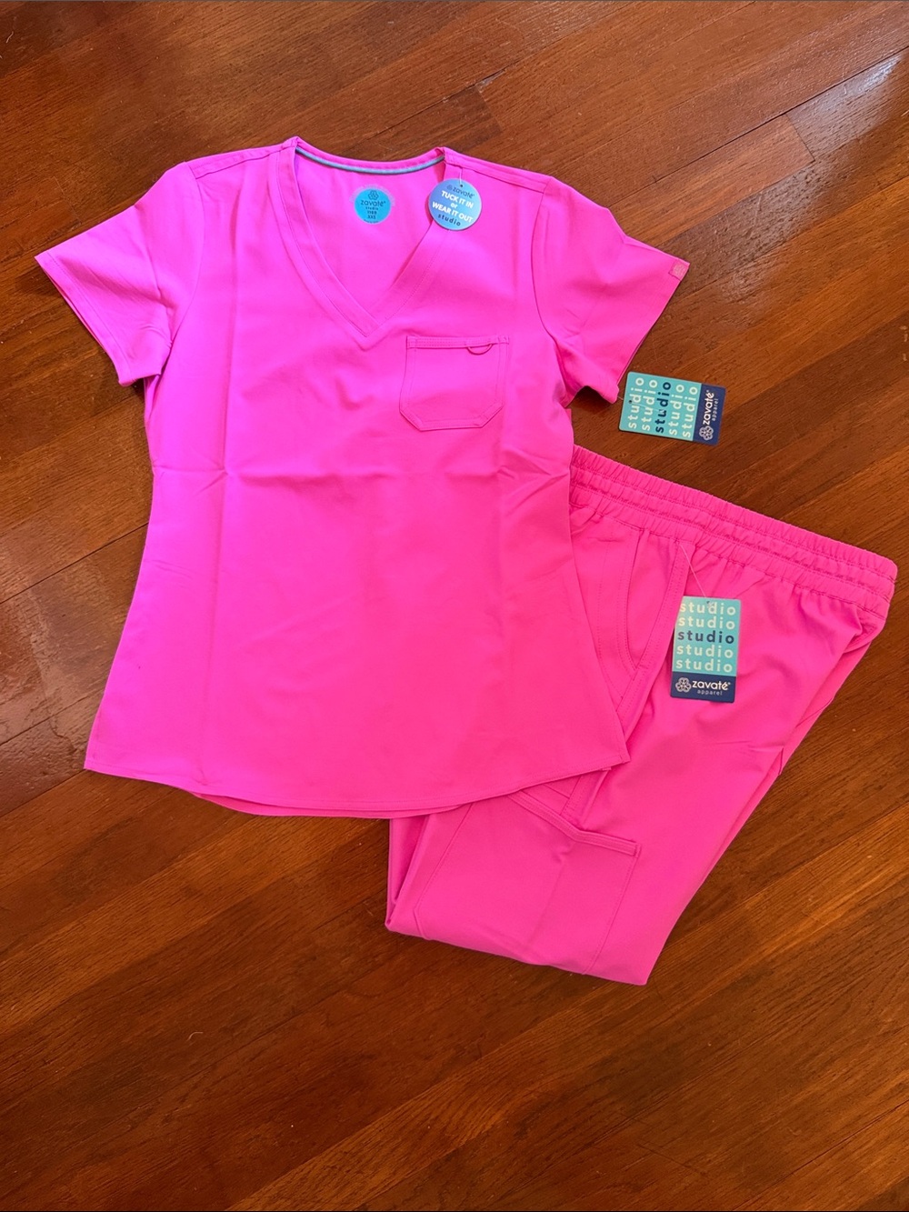 NWT Women’s Bright Orchid Pink Scrub Set Zavate XS XXS